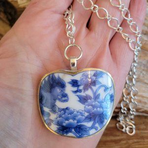 Vintage Kozan Gama Japan Imari Broken China Pendant Necklace